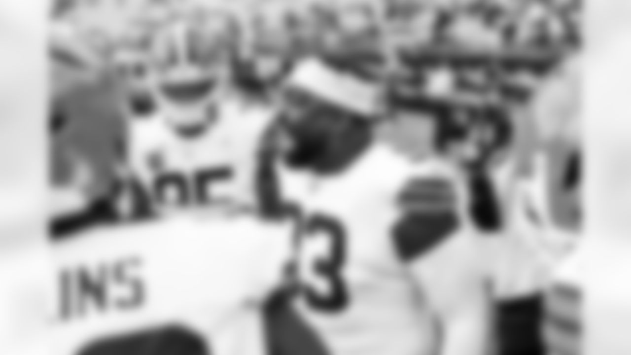 Defensive tackle Shelby Harris (93) before a NFL football game between the Cleveland Browns and Pittsburgh Steelers on October 12, 2025 at Acrisure Stadium.