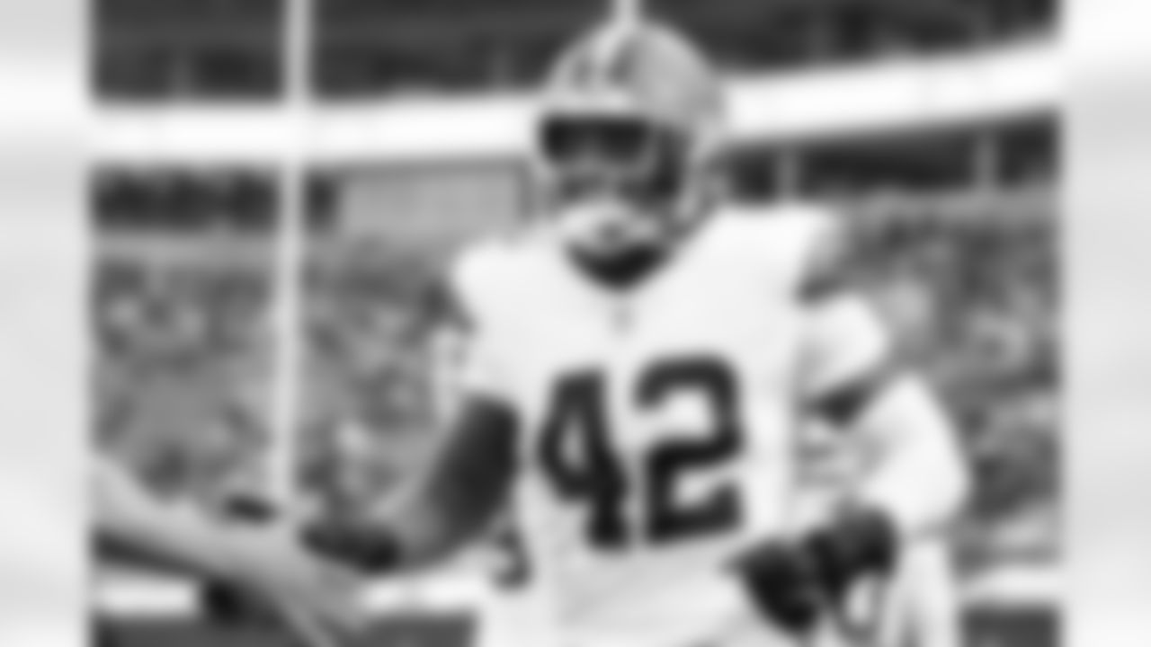 Linebacker Easton Mascarenas-Arnold (42)