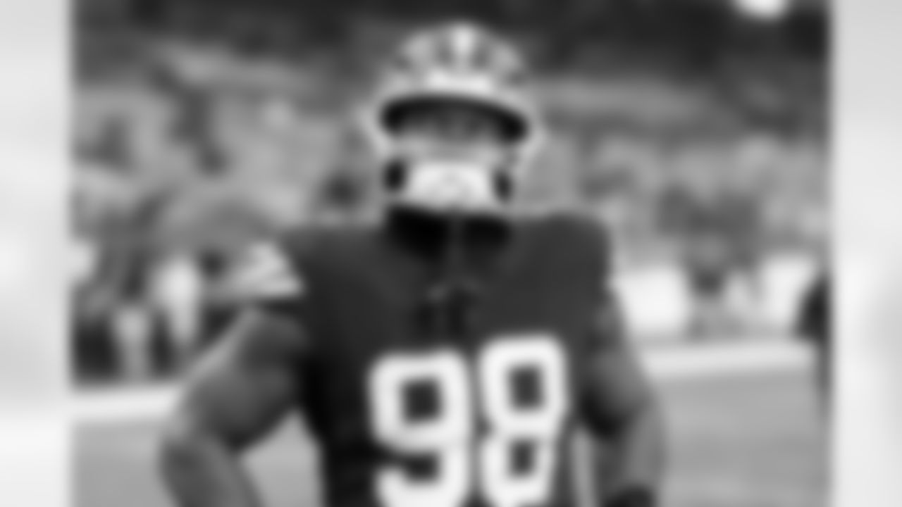 Defensive lineman Adin Huntington (98)