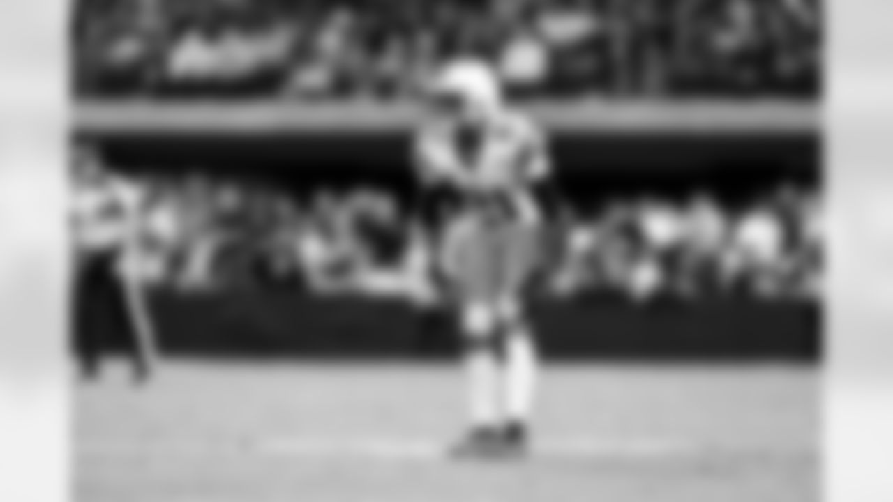 Cornerback Denzel Ward (21) during a NFL football game between the Cleveland Browns and Las Vegas Raiders on November 23, 2025 at Allegiant Stadium.