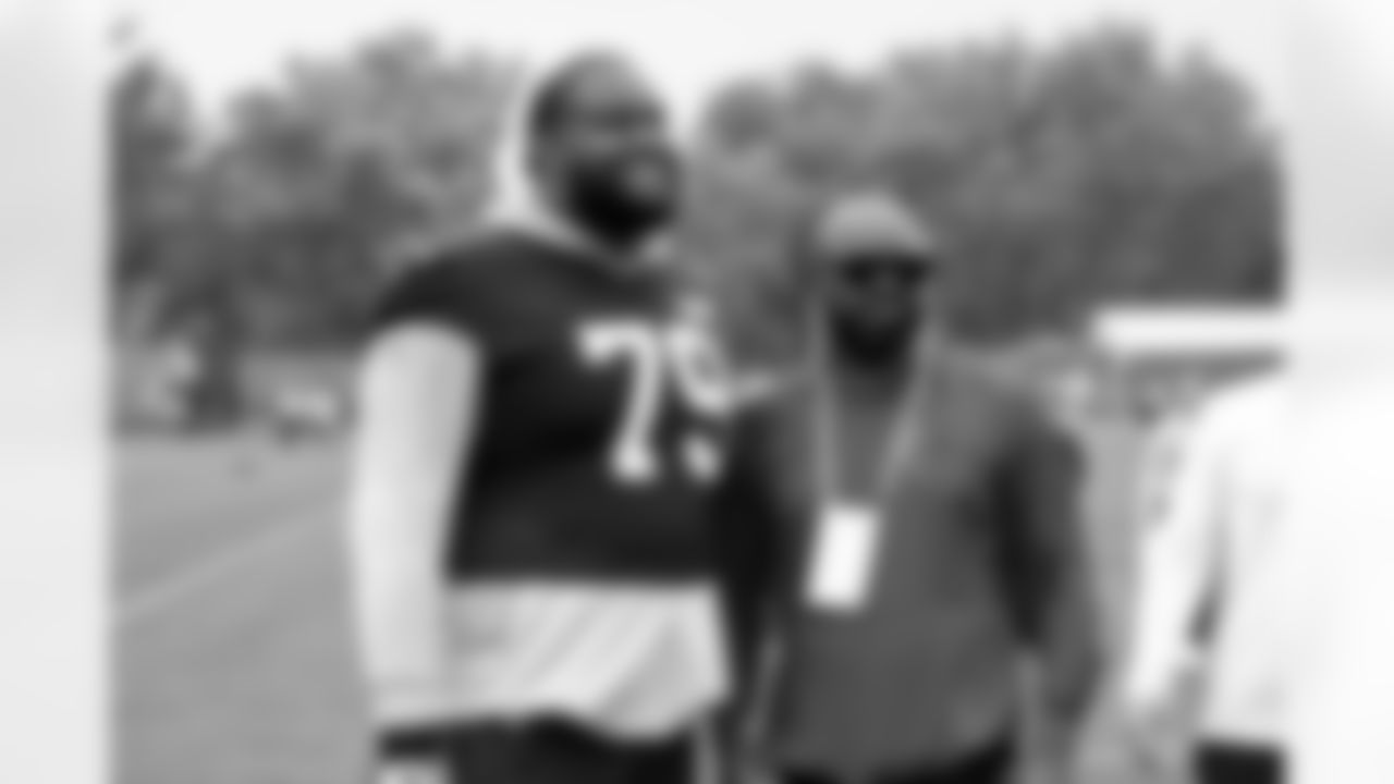 Offensive tackle Dawand Jones (79) and youth football guests during the sixth day of OTAs at CrossCountry Mortgage Campus on June 6, 2025.