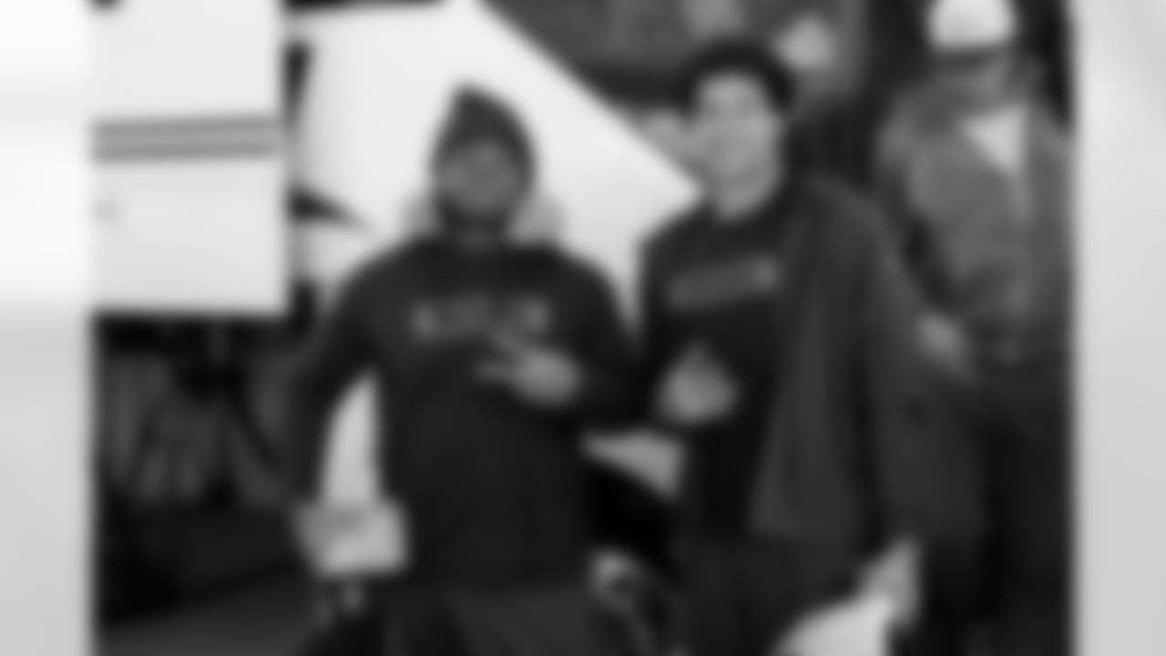 Defensive lineman Adin Huntington (98) and Defensive end Joe Tryon-Shoyinka (90) travel to New England on October 25, 2025.