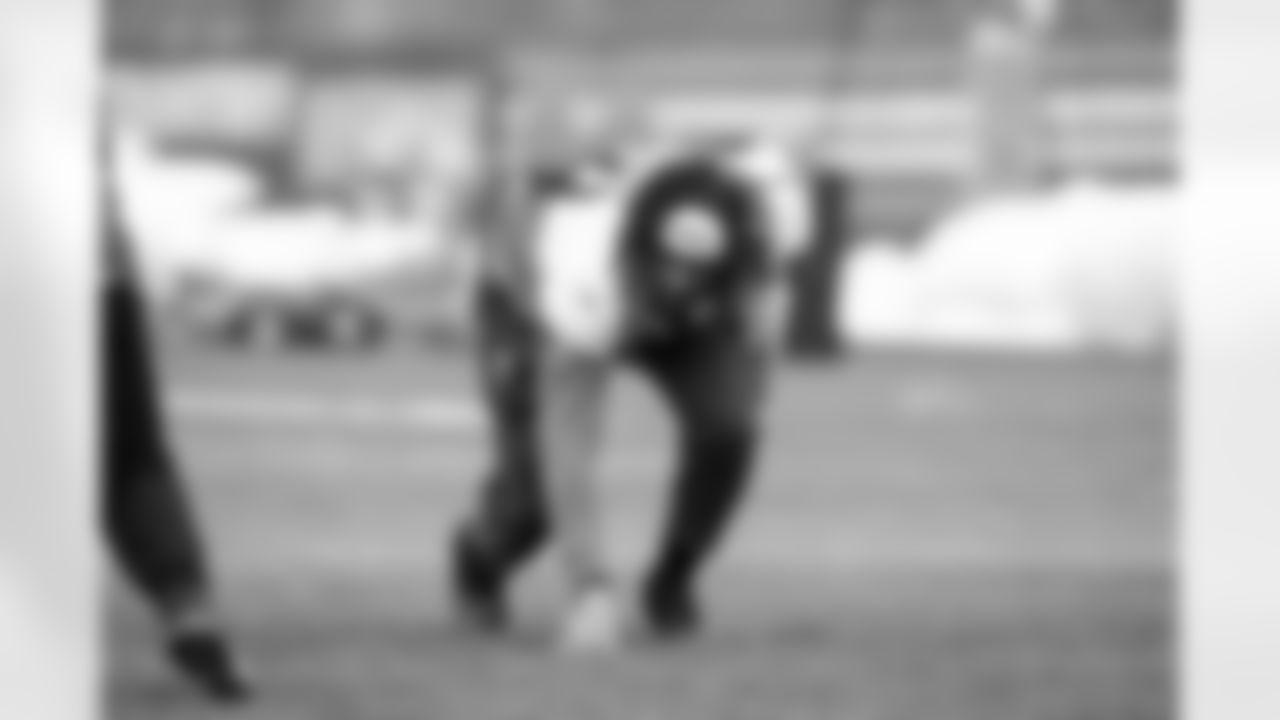 Defensive end Alex Wright (91) during practice at CrossCountry Mortgage Campus on December 3, 2025.