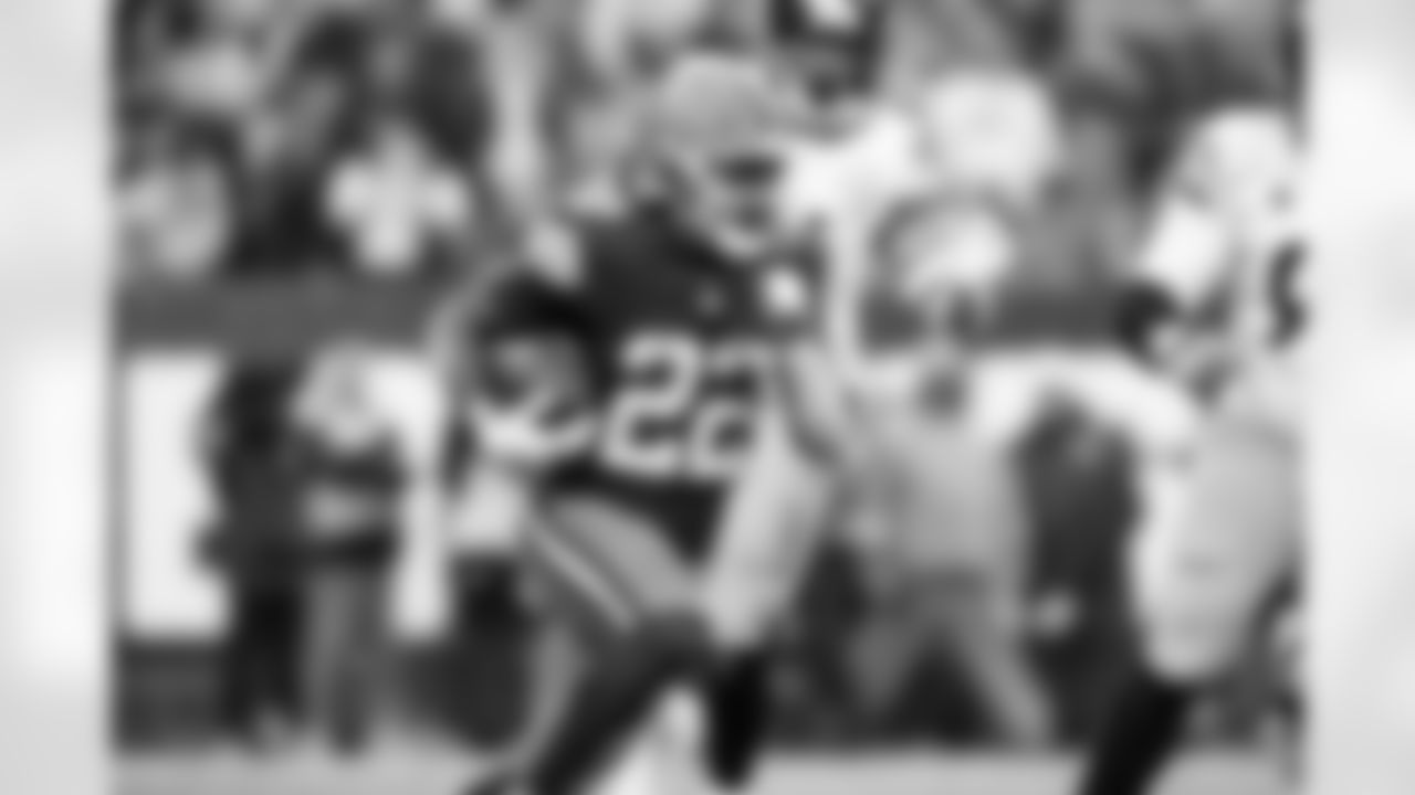 Running back Dylan Sampson (22)