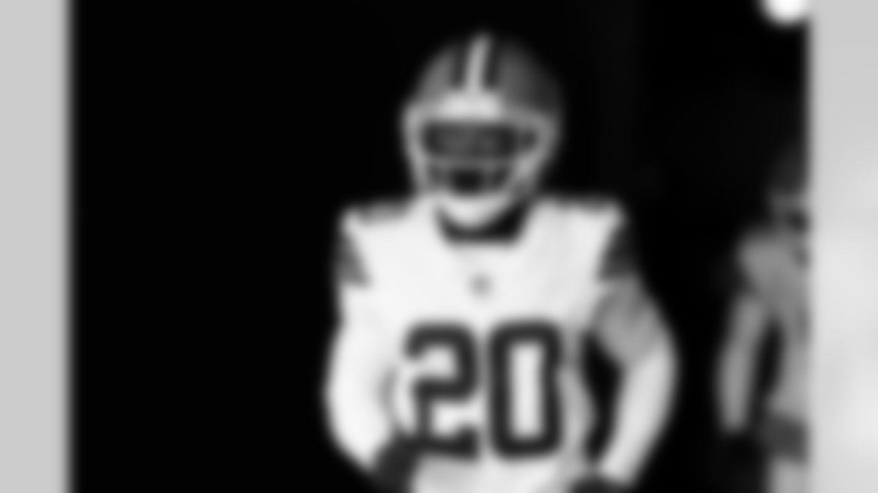 Defensive back D'Angelo Ross (20) before a NFL football game between the Cleveland Browns and Chicago Bears on December 14, 2025 at Soldier Field.