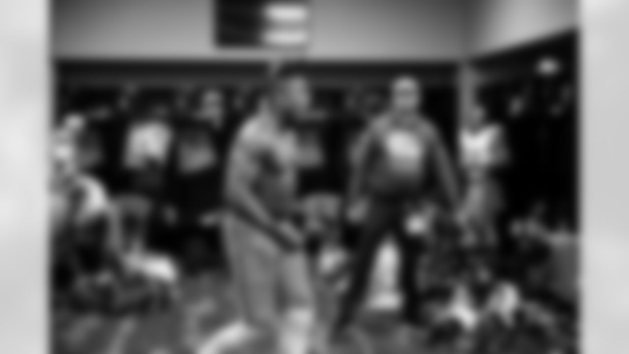 The Browns celebrate after a NFL football game between the Cleveland Browns and Las Vegas Raiders on November 23, 2025 at Allegiant Stadium.