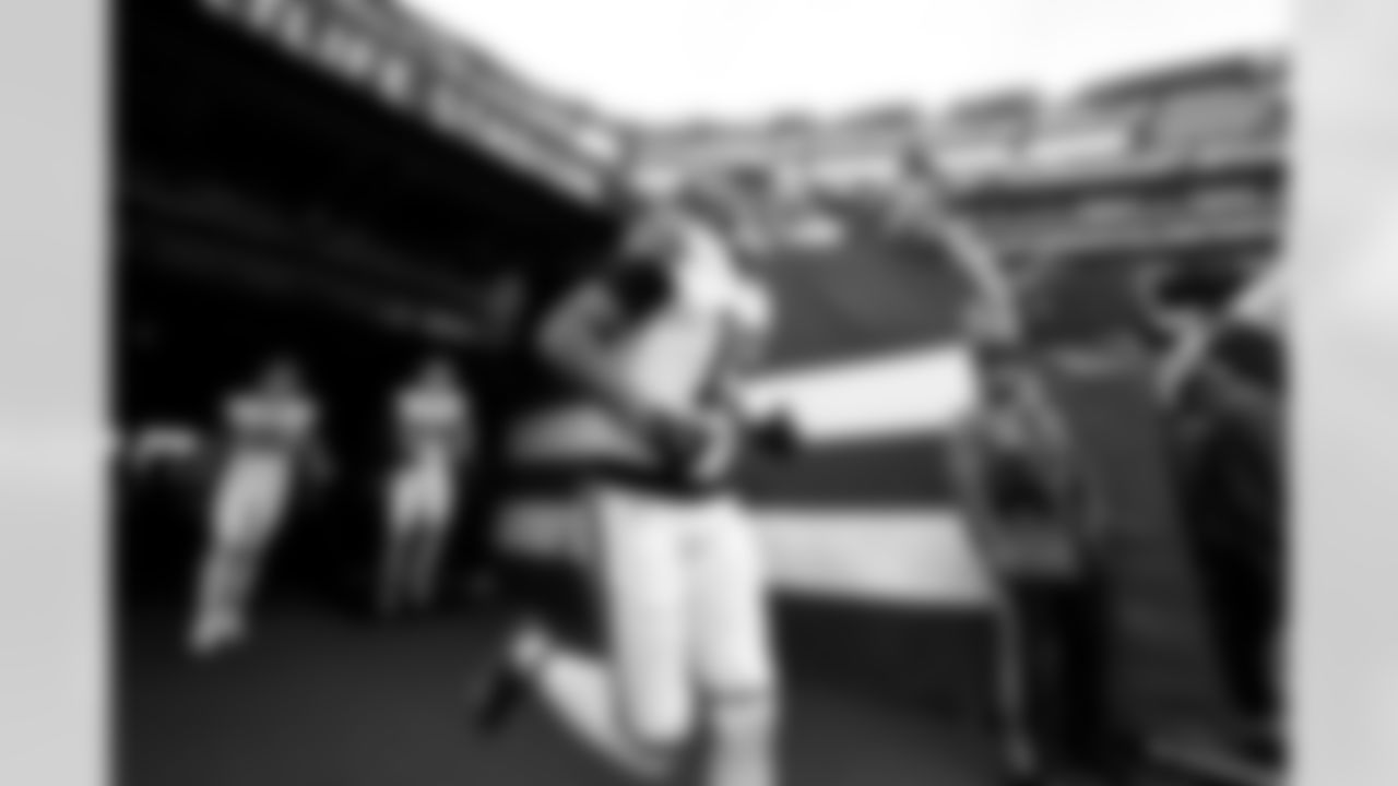 Wide receiver Cedric Tillman (19) before a NFL football game between the Cleveland Browns and New York Jets on November 9, 2025 at MetLife Stadium.