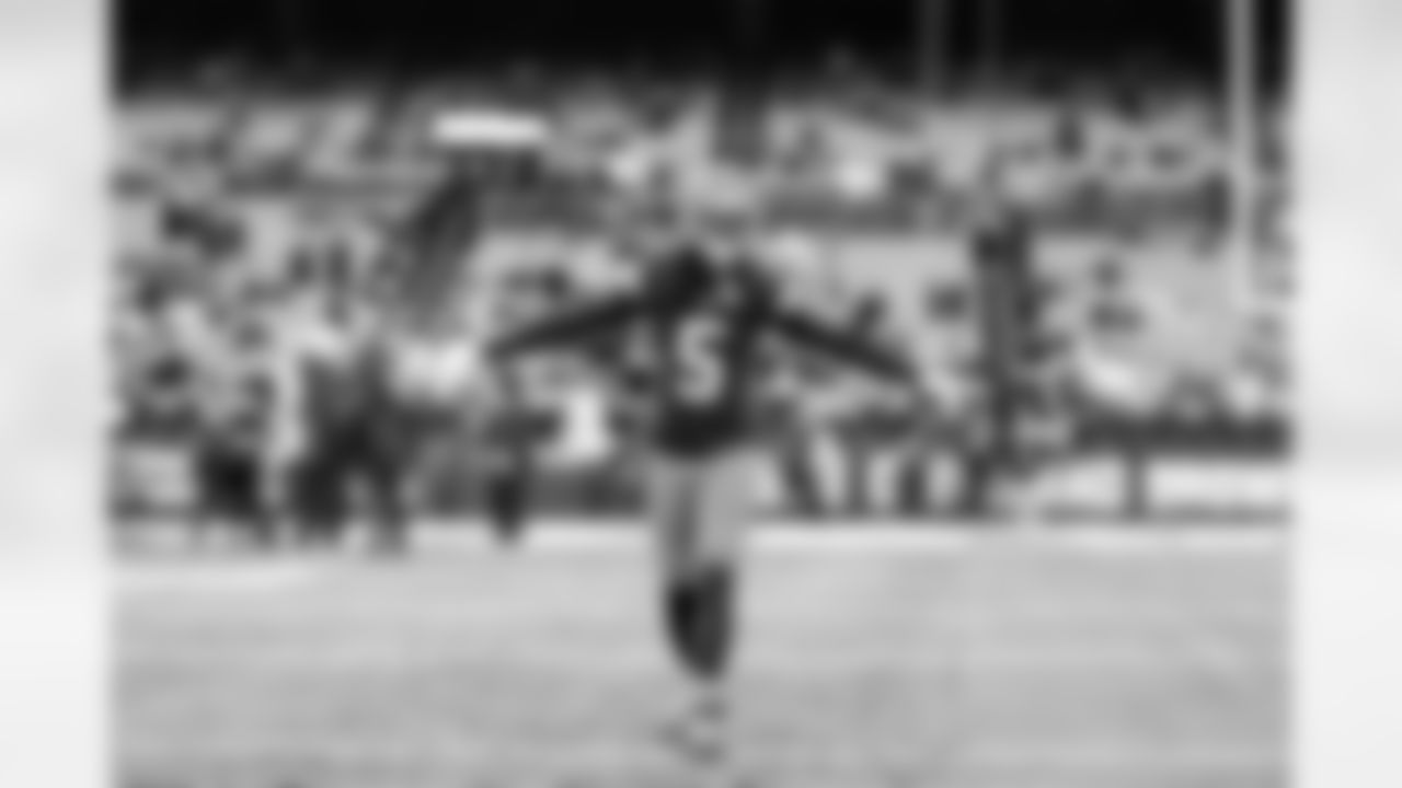 Safety Rayshawn Jenkins (5) before a NFL football game between the Pittsburgh Steelers and Cleveland Browns on December 28, 2025 at Huntington Bank Field.