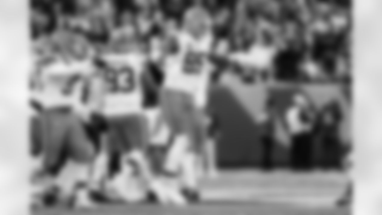 Defensive end Myles Garrett (95) and the defense during a NFL football game between the Cleveland Browns and Cincinnati Bengals on January 4, 2026 at Paycor Stadium. The Browns won 20-18.