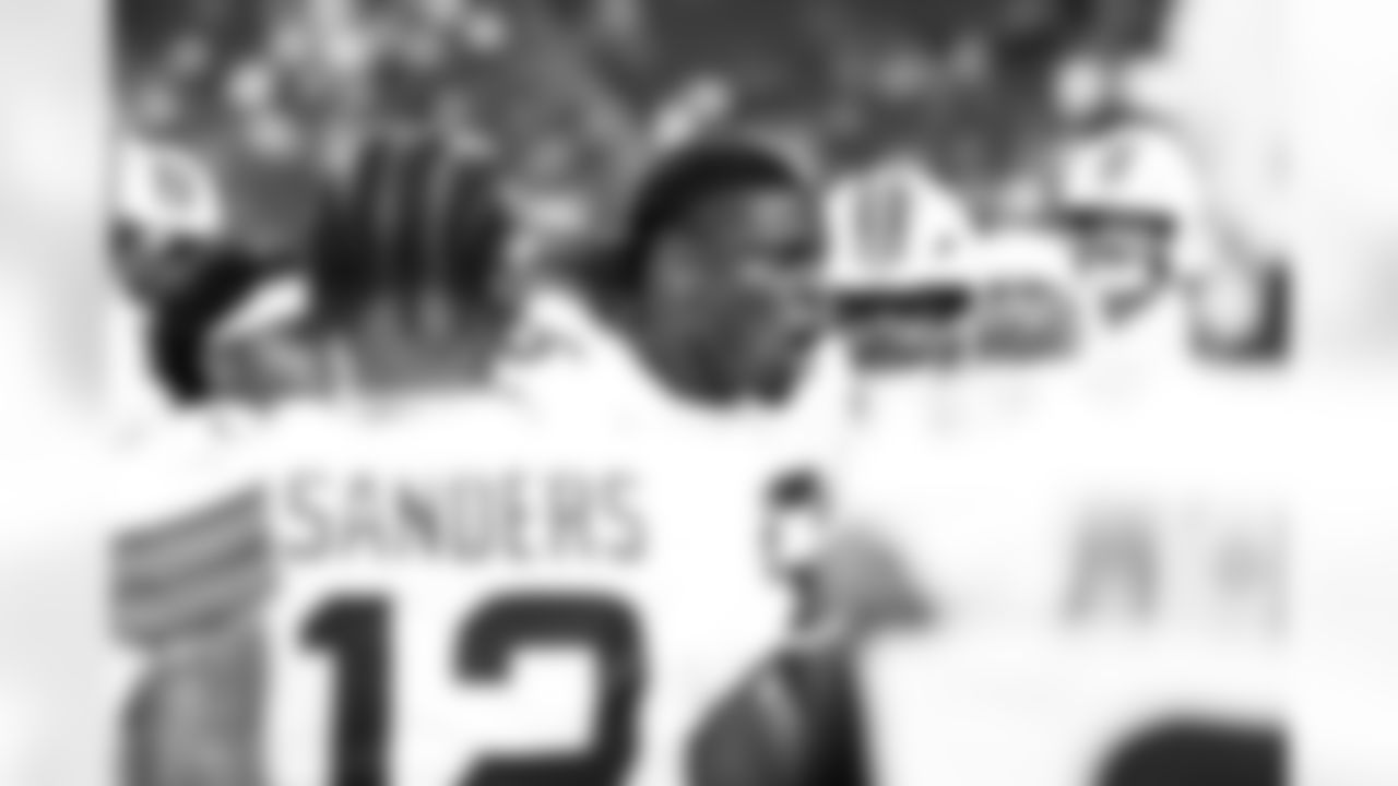 Tight end David Njoku (85) before a NFL football game between the Cleveland Browns and Las Vegas Raiders on November 23, 2025 at Allegiant Stadium.