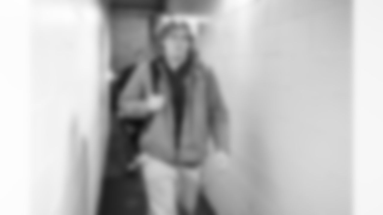 Linebacker Carson Schwesinger (49) before a NFL football game between the Cleveland Browns and Chicago Bears on December 14, 2025 at Soldier Field.