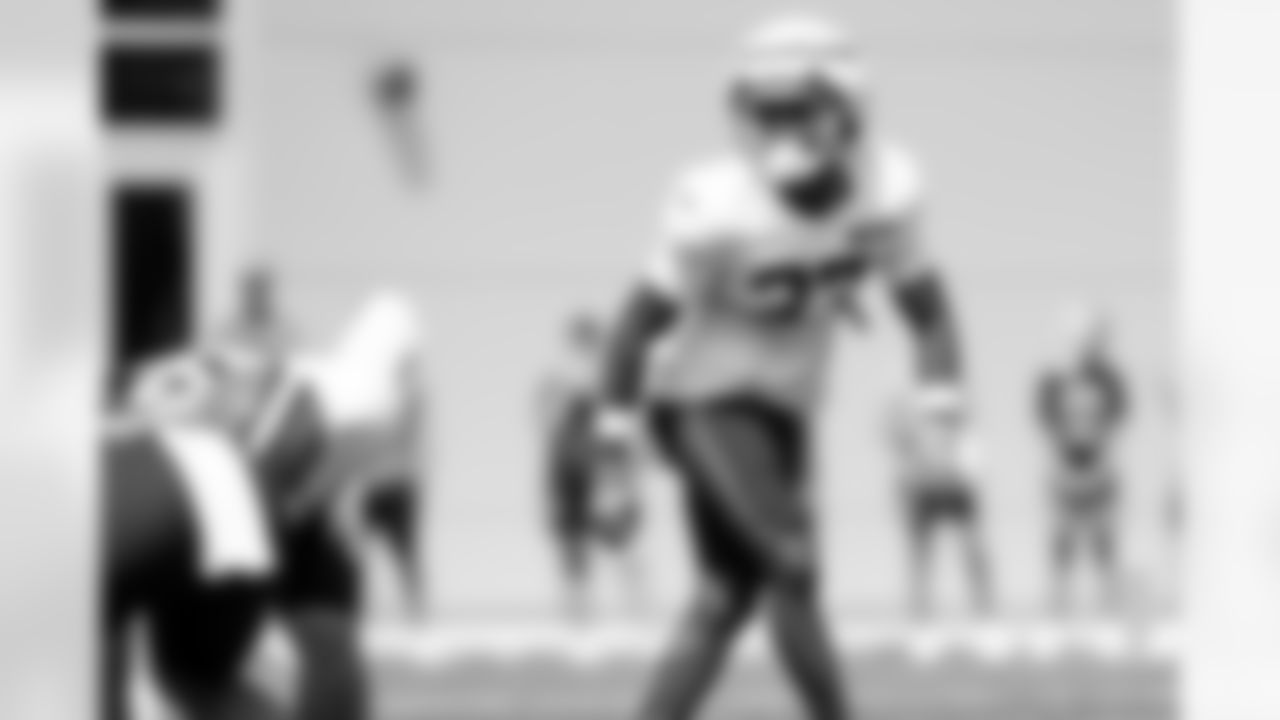 Cornerback Dom Jones (37)