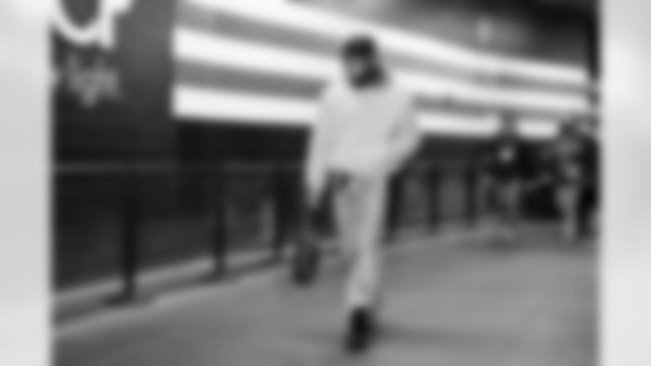 Cornerback Denzel Ward (21) before a NFL football game between the Tennessee Titans and Cleveland Browns on December 7, 2025 at Huntington Bank Field.