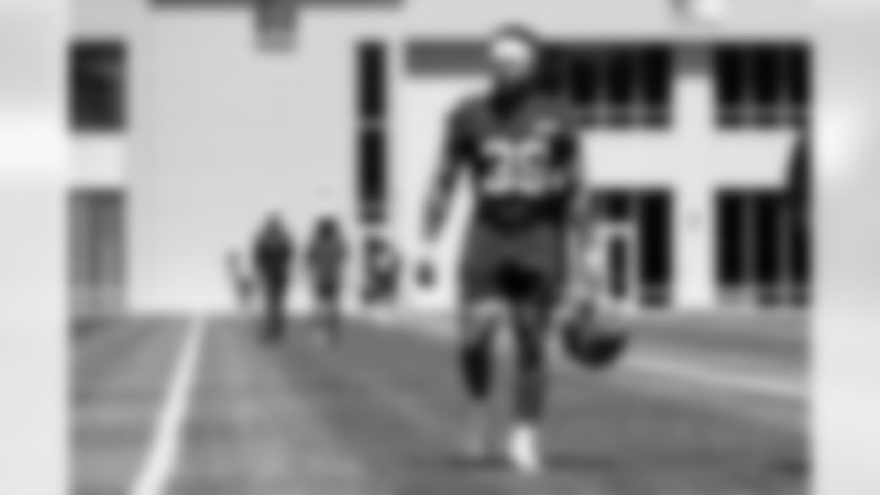 Running back Ahmani Marshall (39) during fieldwork on the first day of Rookie Minicamp at CrossCountry Mortgage Campus on May 9, 2025.