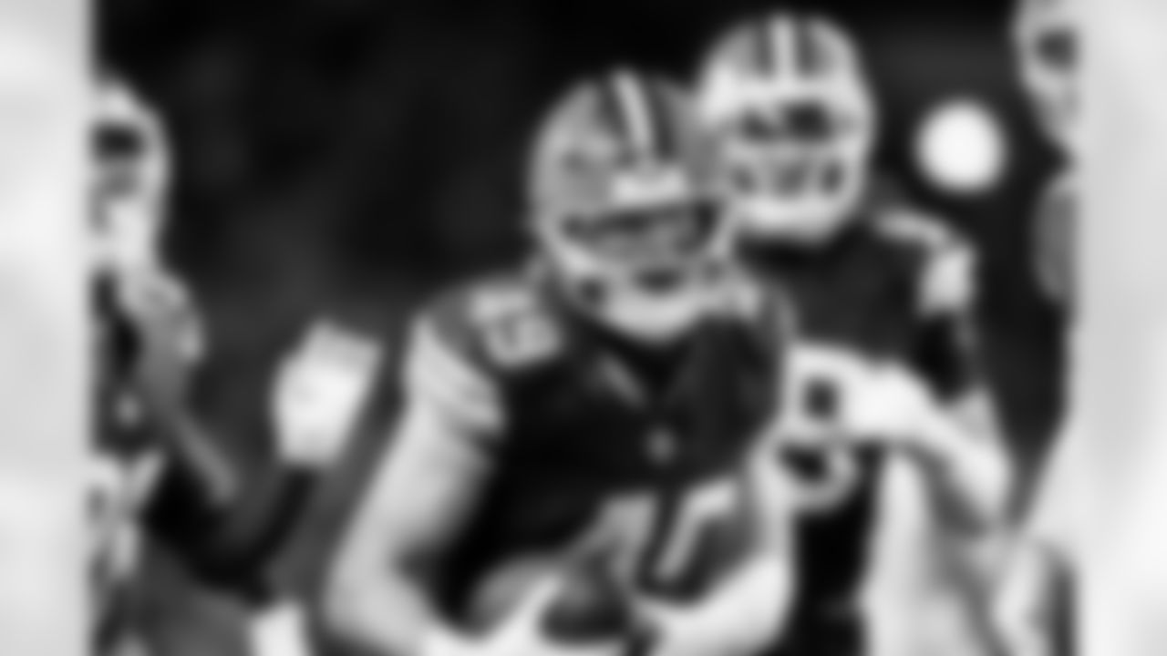 Linebacker Carson Schwesinger (49) during a NFL football game between the Baltimore Ravens and Cleveland Browns on November 16, 2025 at Huntington Bank Field. The Browns lost 16-23.