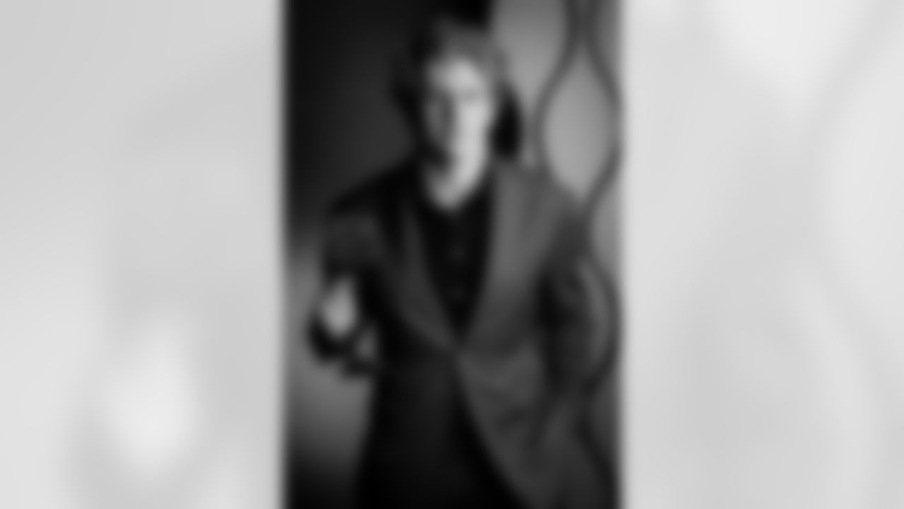 AP Defensive Rookie of the Year Cleveland Browns linebacker Carson Schwesinger (49) poses for a portrait during the NFL Honors awards show on Thursday, February 5, 2026 in San Francisco.