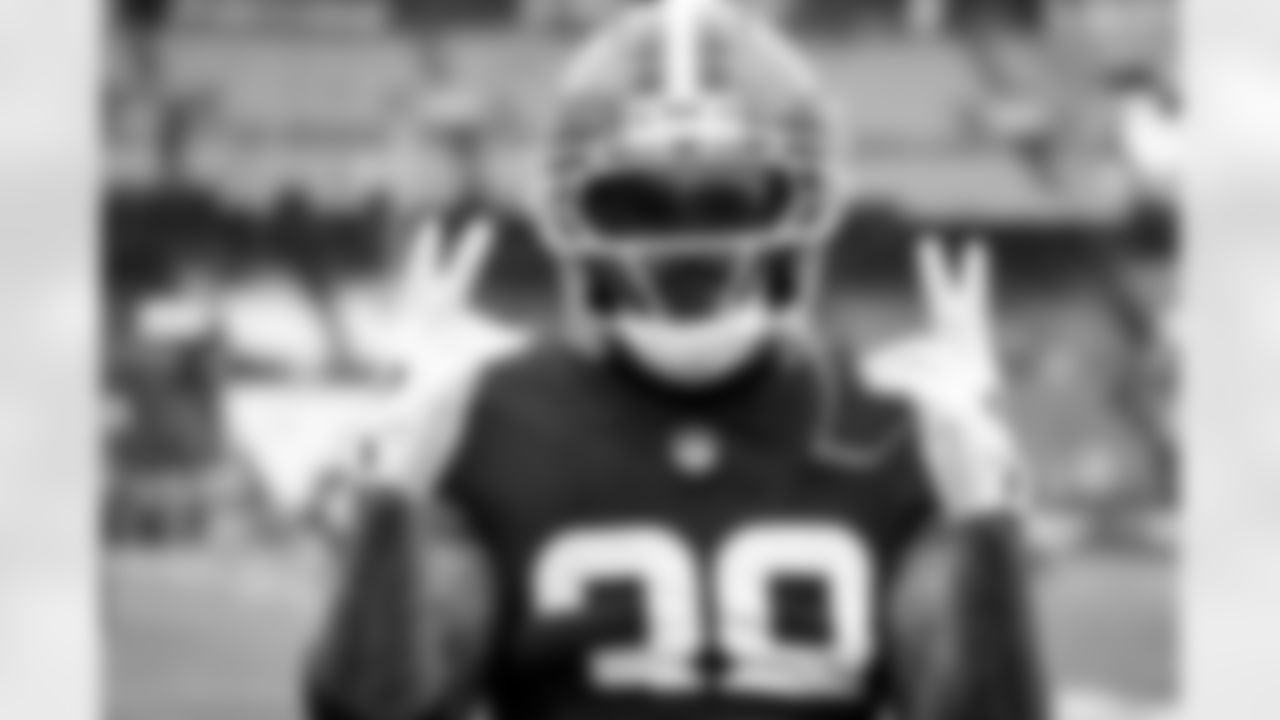 Running back Trayveon Williams (38) before a NFL football game between the Pittsburgh Steelers and Cleveland Browns on December 28, 2025 at Huntington Bank Field.