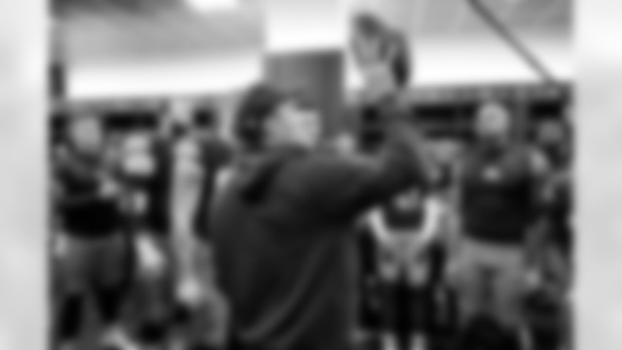 The Browns celebrate after a NFL football game between the Pittsburgh Steelers and Cleveland Browns on December 28, 2025 at Huntington Bank Field.