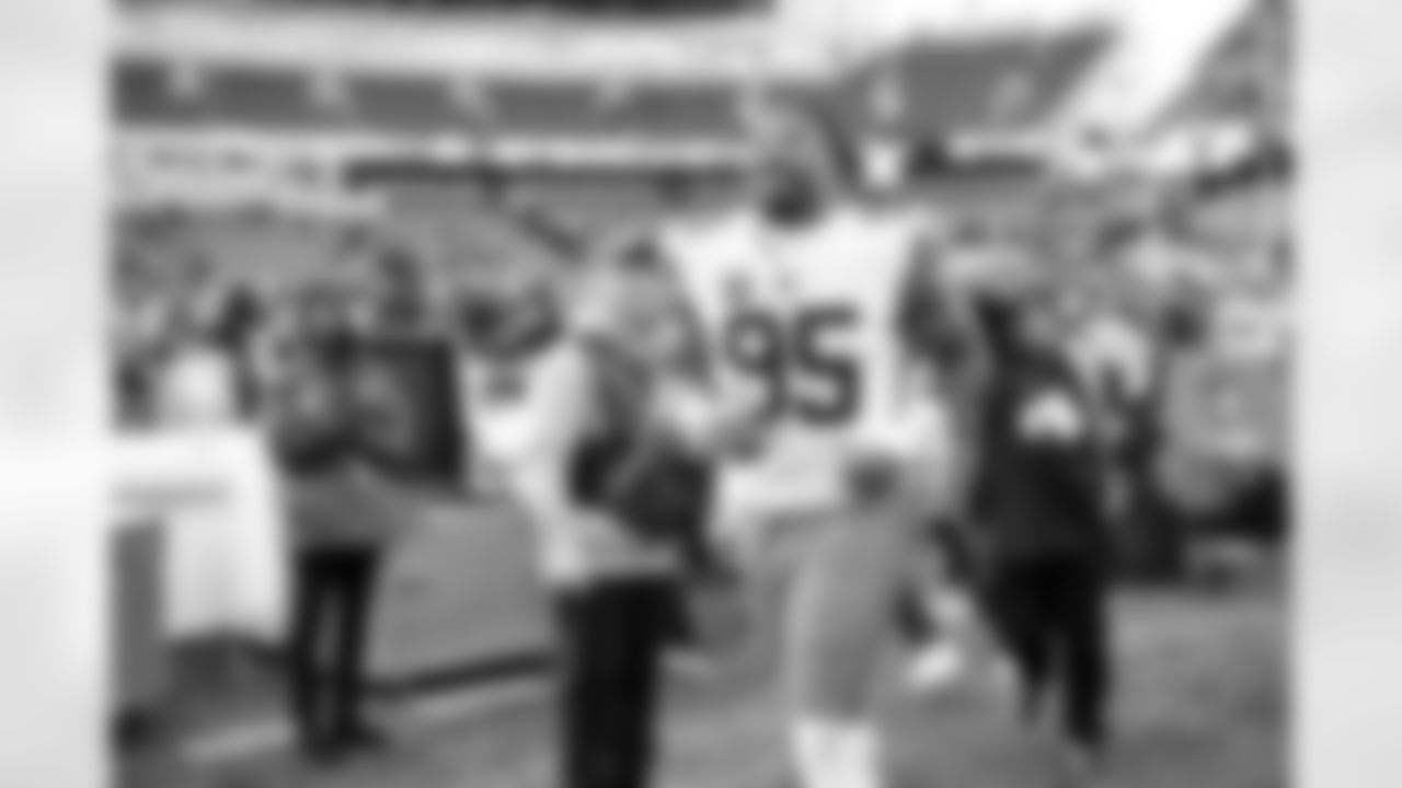 The Browns celebrate after a NFL football game between the Cleveland Browns and Cincinnati Bengals on January 4, 2026 at Paycor Stadium.