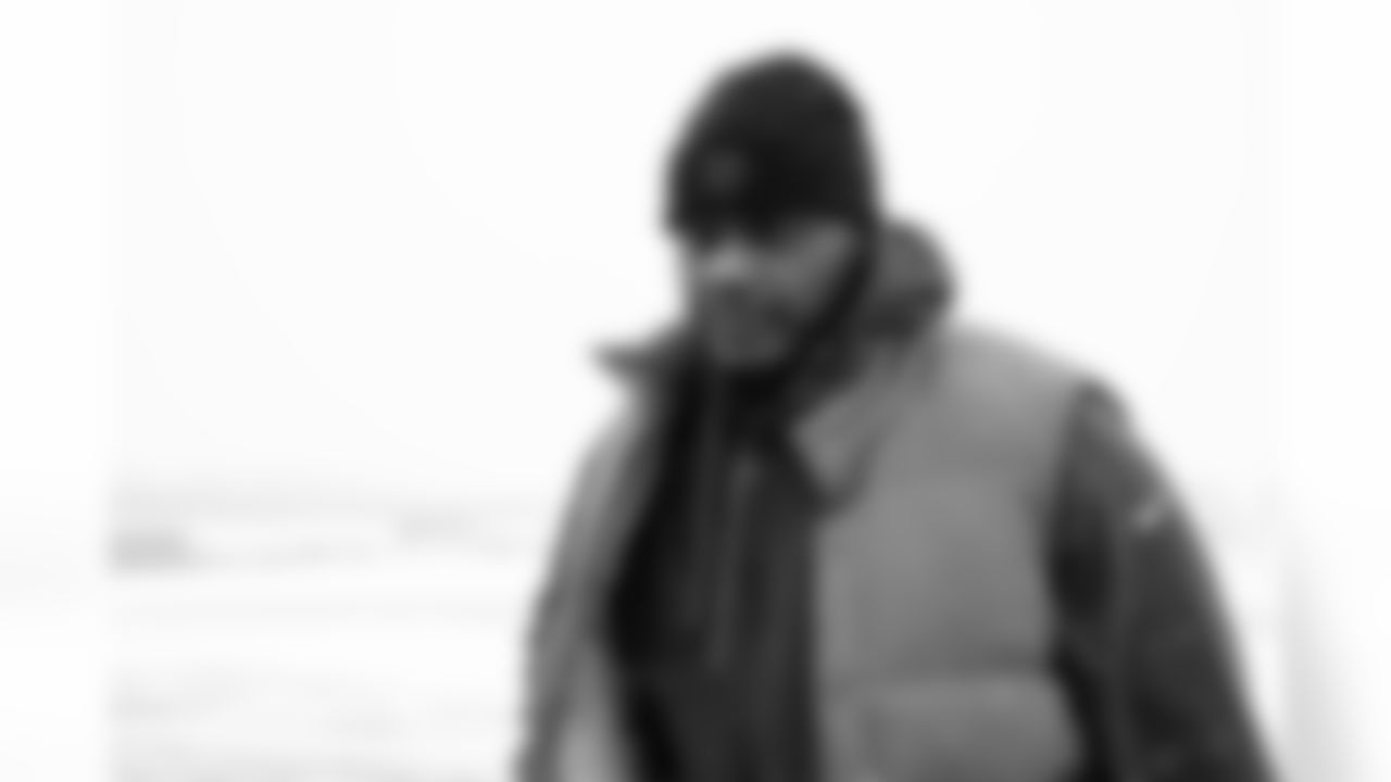 Offensive tackle Cornelius Lucas (71) travels to Chicago on December 13, 2025.