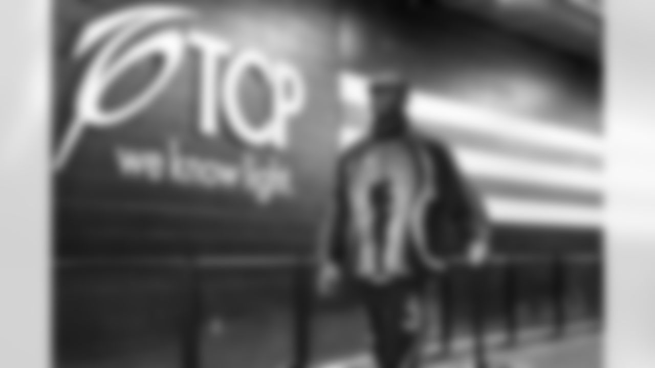 Safety Christopher Edmonds (41) before a NFL football game between the Tennessee Titans and Cleveland Browns on December 7, 2025 at Huntington Bank Field.