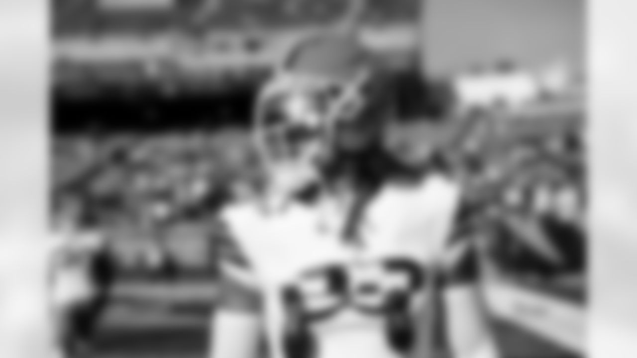 Safety Ronnie Hickman Jr. (33) before a NFL football game between the Cleveland Browns and Cincinnati Bengals on January 4, 2026 at Paycor Stadium.