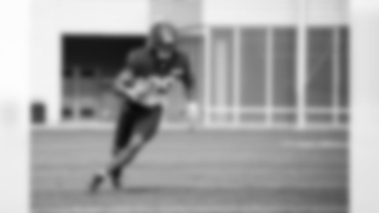 Running back Ahmani Marshall (39) during practice at CrossCountry Mortgage Campus on October 15, 2025.