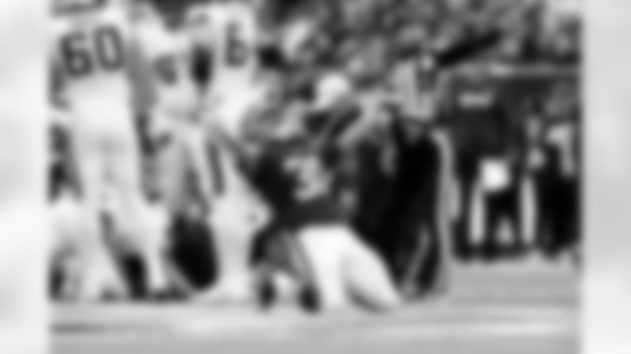 Linebacker Devin Bush (30) during a NFL football game between the Minnesota Vikings and Cleveland Browns on October 5, 2025 at Tottenham Hotspur Stadium. The Browns lost 17-21.