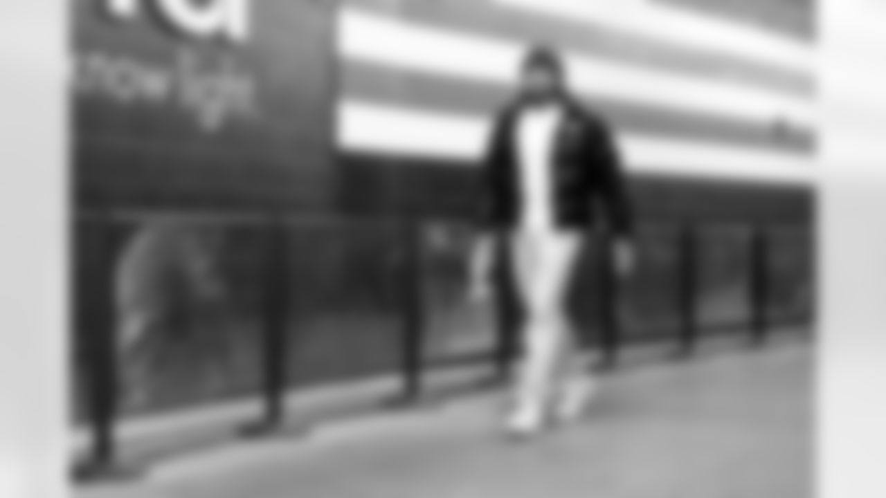 Safety Ronnie Hickman Jr. (33) before a NFL football game between the Tennessee Titans and Cleveland Browns on December 7, 2025 at Huntington Bank Field.