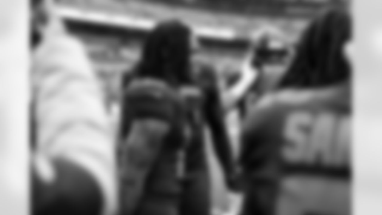 Running back Quinshon Judkins (10) before a NFL football game between the Tennessee Titans and Cleveland Browns on December 7, 2025 at Huntington Bank Field.