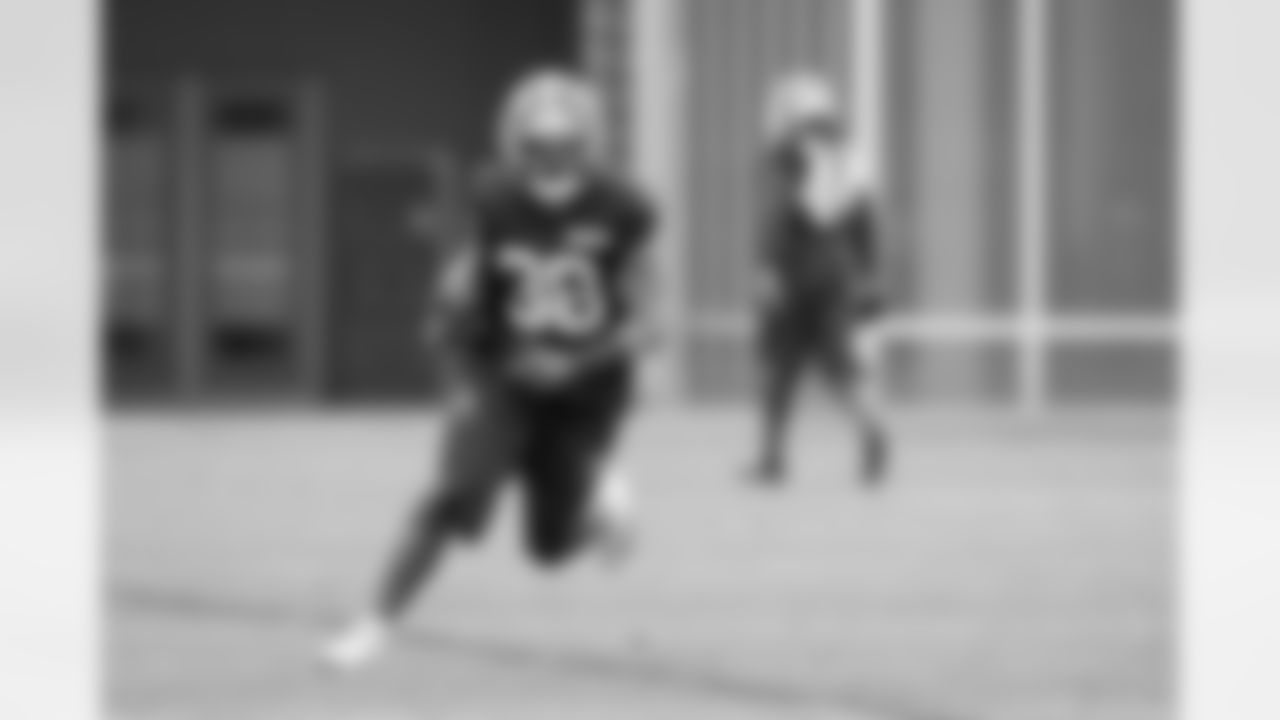 Running back Trayveon Williams (38) during practice at CrossCountry Mortgage Campus on December 26, 2025.