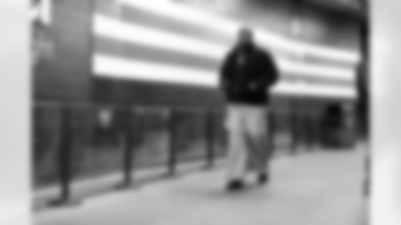 Offensive tackle Cornelius Lucas (71) before a NFL football game between the San Francisco 49ers and Cleveland Browns on November 30, 2025 at Huntington Bank Field.