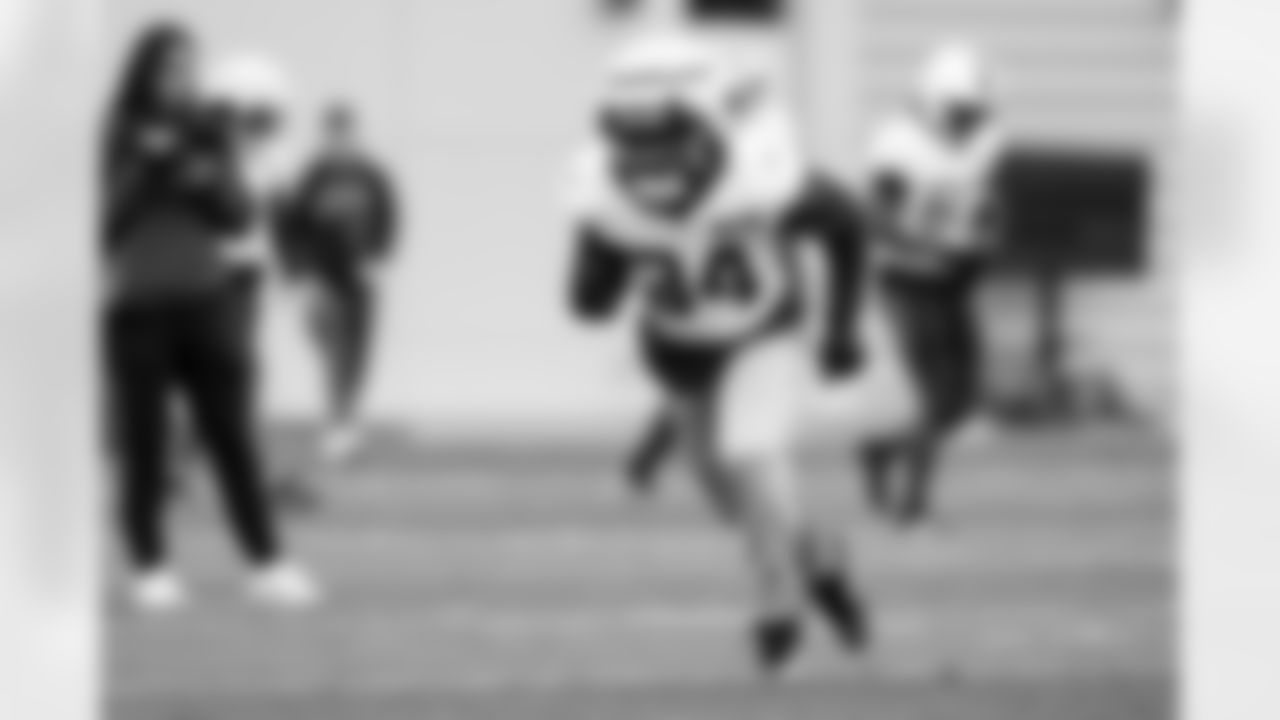 Running back Jerome Ford (34) during practice at CrossCountry Mortgage Campus on November 19, 2025.