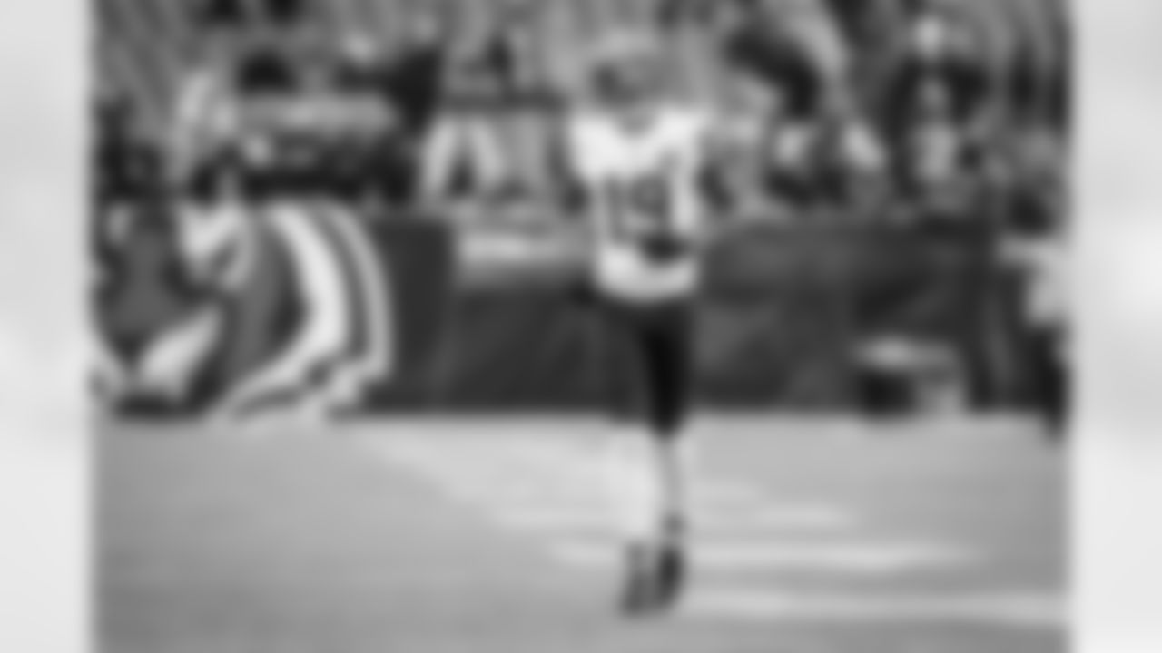 Wide receiver Cedric Tillman (19) before a NFL football game between the Cleveland Browns and Cincinnati Bengals on January 7, 2024 at Paycor Stadium.