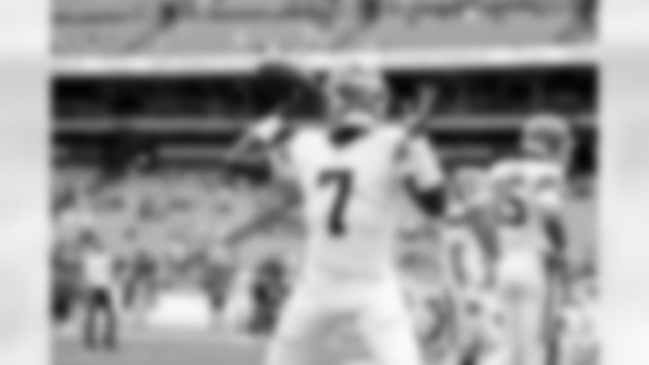 Quarterback Tyler Huntley (7) before a preseason NFL football game between the Los Angeles Rams and Cleveland Browns on August 23, 2025 at Huntington Bank Field.