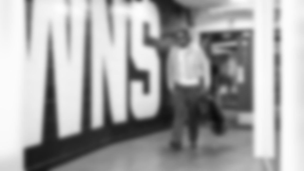 Safety Grant Delpit (9) before a NFL football game between the Tennessee Titans and Cleveland Browns on December 7, 2025 at Huntington Bank Field.