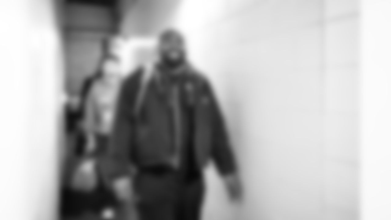 Defensive tackle Shelby Harris (93) before a NFL football game between the Cleveland Browns and Chicago Bears on December 14, 2025 at Soldier Field.