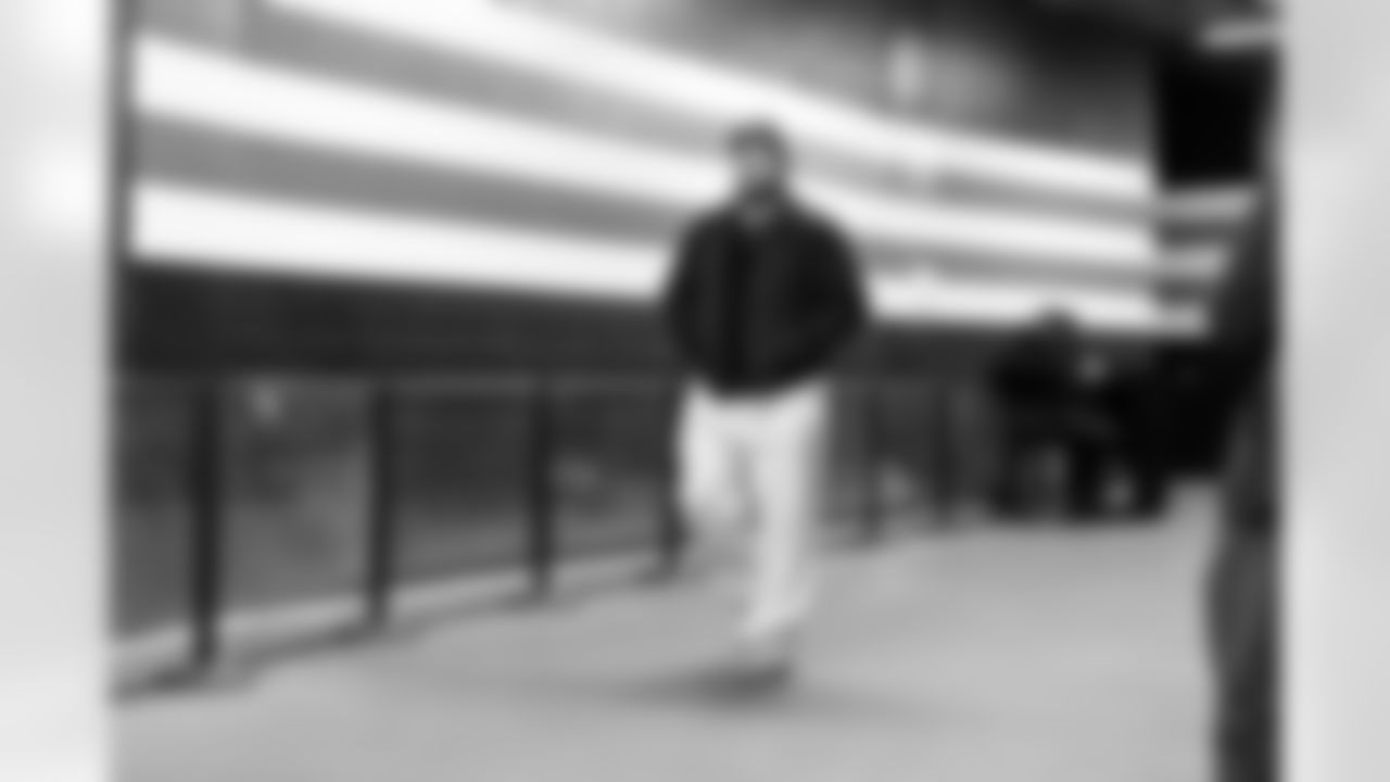 Offensive lineman Kendrick Green (52) before a NFL football game between the Pittsburgh Steelers and Cleveland Browns on December 28, 2025 at Huntington Bank Field.