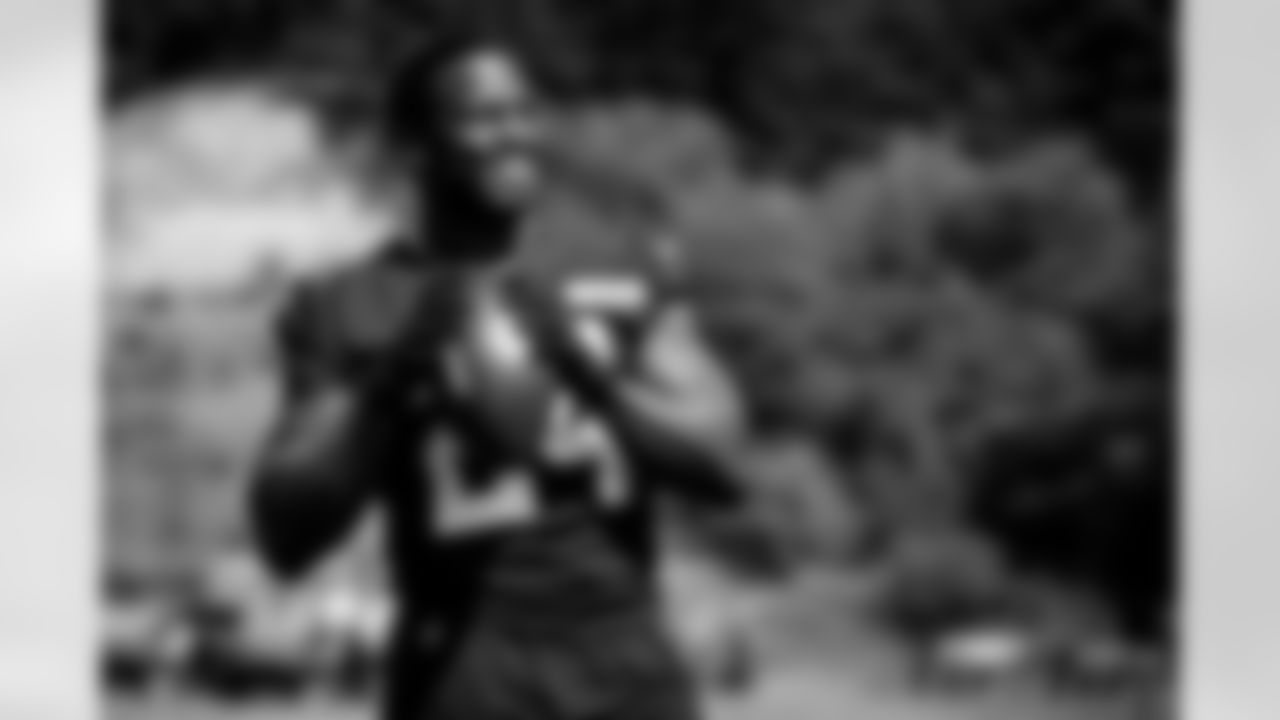 Running back Nick Chubb (24) during a walk-thru at The Greenbrier on July 22, 2023.