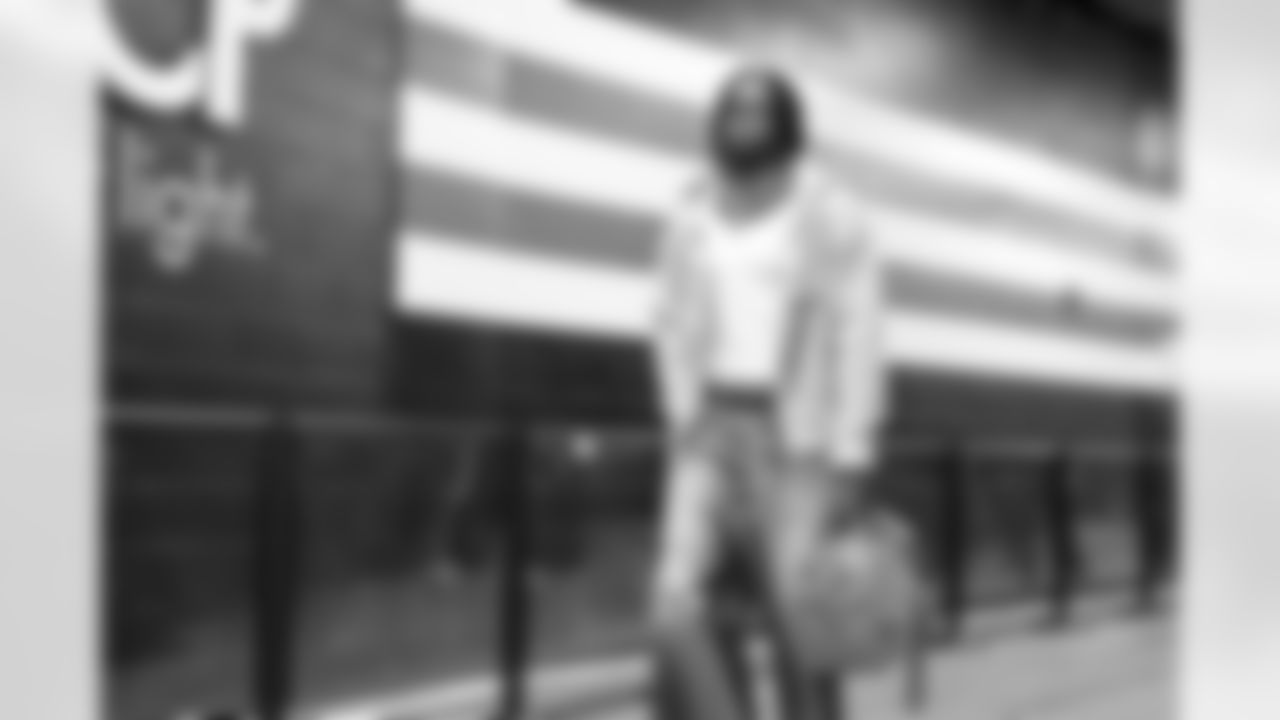 Running back Quinshon Judkins (10) before a NFL football game between the San Francisco 49ers and Cleveland Browns on November 30, 2025 at Huntington Bank Field.