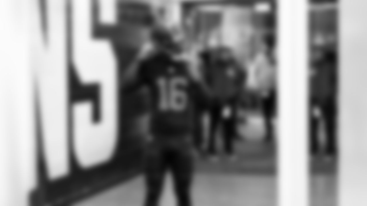 Wide receiver Isaiah Bond (16) before a NFL football game between the Tennessee Titans and Cleveland Browns on December 7, 2025 at Huntington Bank Field.