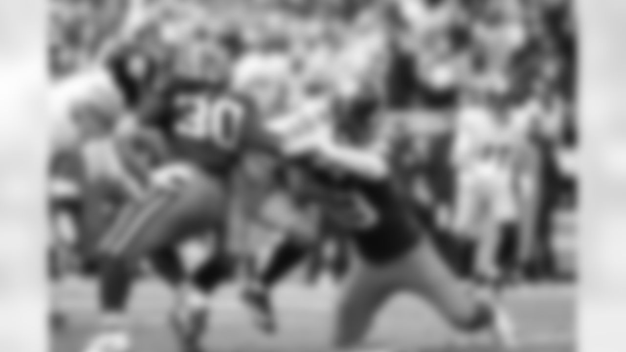 Linebacker Devin Bush (30) and Linebacker Carson Schwesinger (49) during a NFL football game between the Pittsburgh Steelers and Cleveland Browns on December 28, 2025 at Huntington Bank Field.