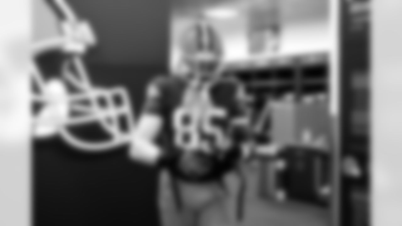 Tight end David Njoku (85) before a NFL football game between the Baltimore Ravens and Cleveland Browns on November 16, 2025 at Huntington Bank Field.