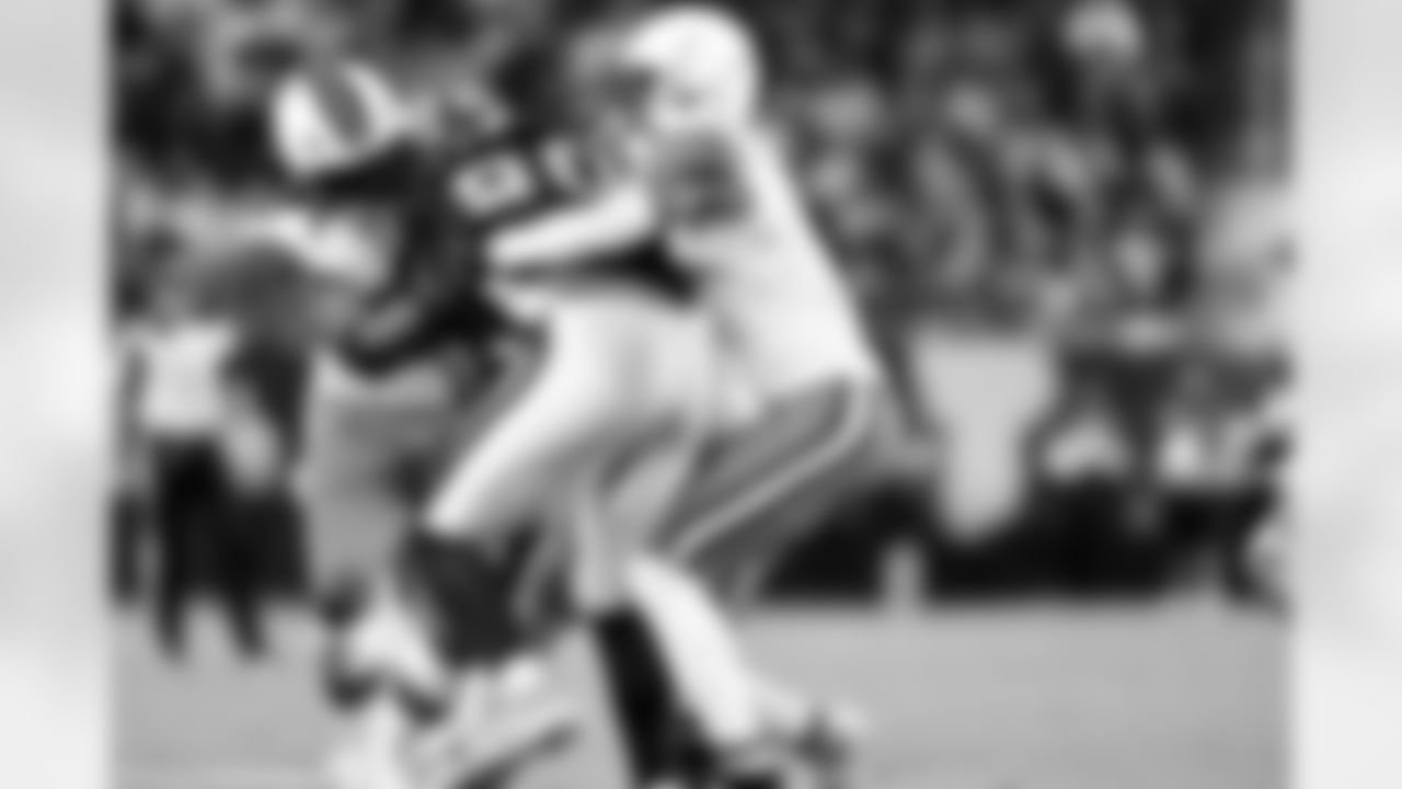 Linebacker Devin Bush (30) during a NFL football game between the Cleveland Browns and Las Vegas Raiders on November 23, 2025 at Allegiant Stadium.