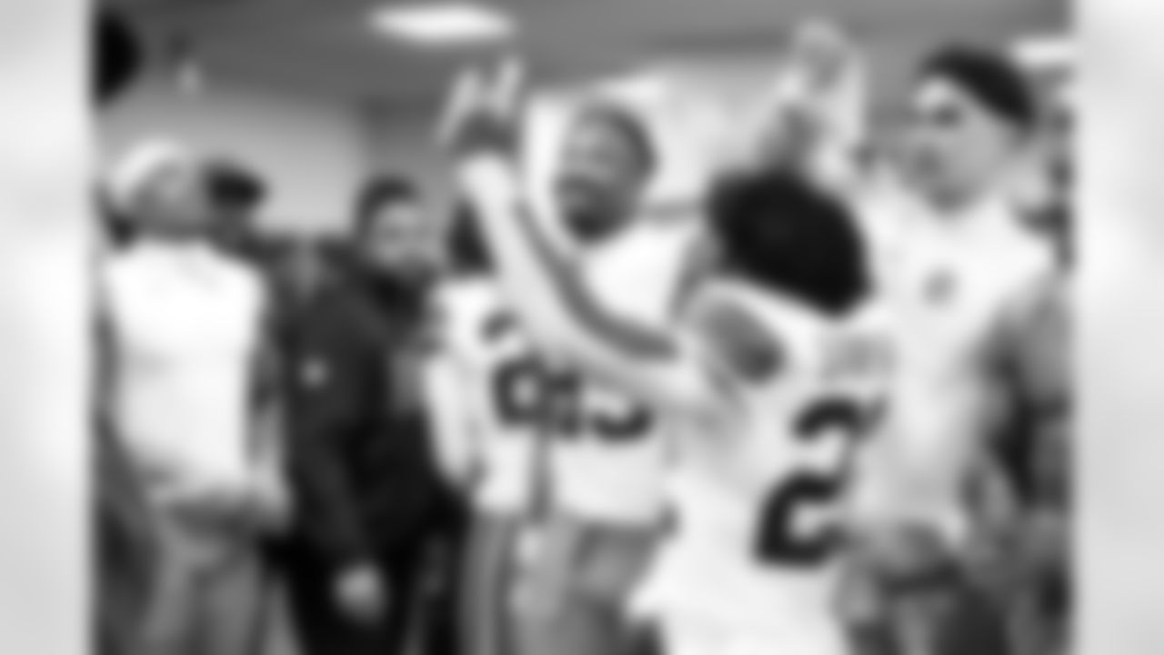 The Browns celebrate after a NFL football game between the Cleveland Browns and Cincinnati Bengals on January 4, 2026 at Paycor Stadium.