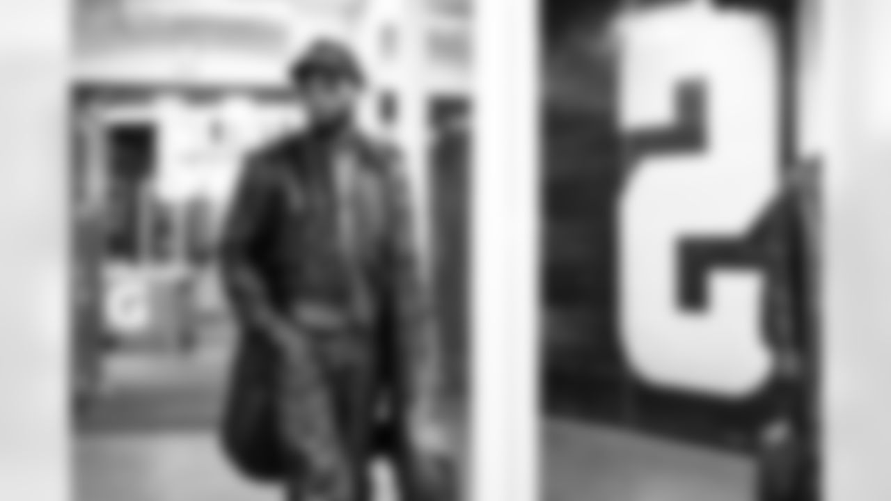 Cornerback Denzel Ward (21) before a NFL football game between the Baltimore Ravens and Cleveland Browns on November 16, 2025 at Huntington Bank Field.