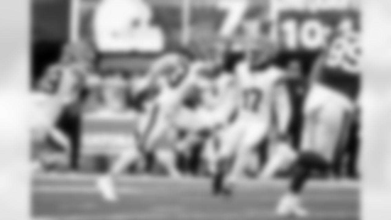 Safety Ronnie Hickman Jr. (33) during a NFL football game between the Cleveland Browns and New York Jets on November 9, 2025 at MetLife Stadium.