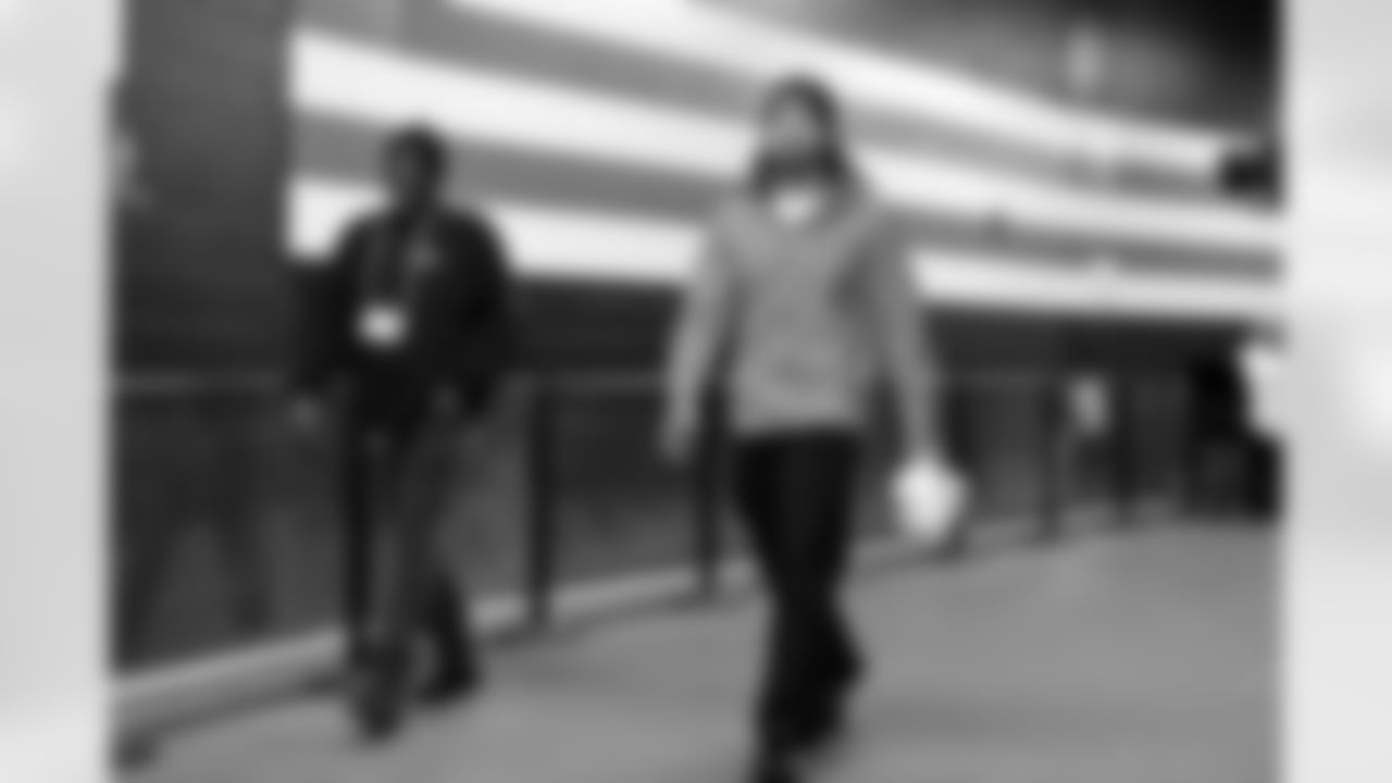 Safety Ronnie Hickman Jr. (33) before a NFL football game between the Pittsburgh Steelers and Cleveland Browns on December 28, 2025 at Huntington Bank Field.