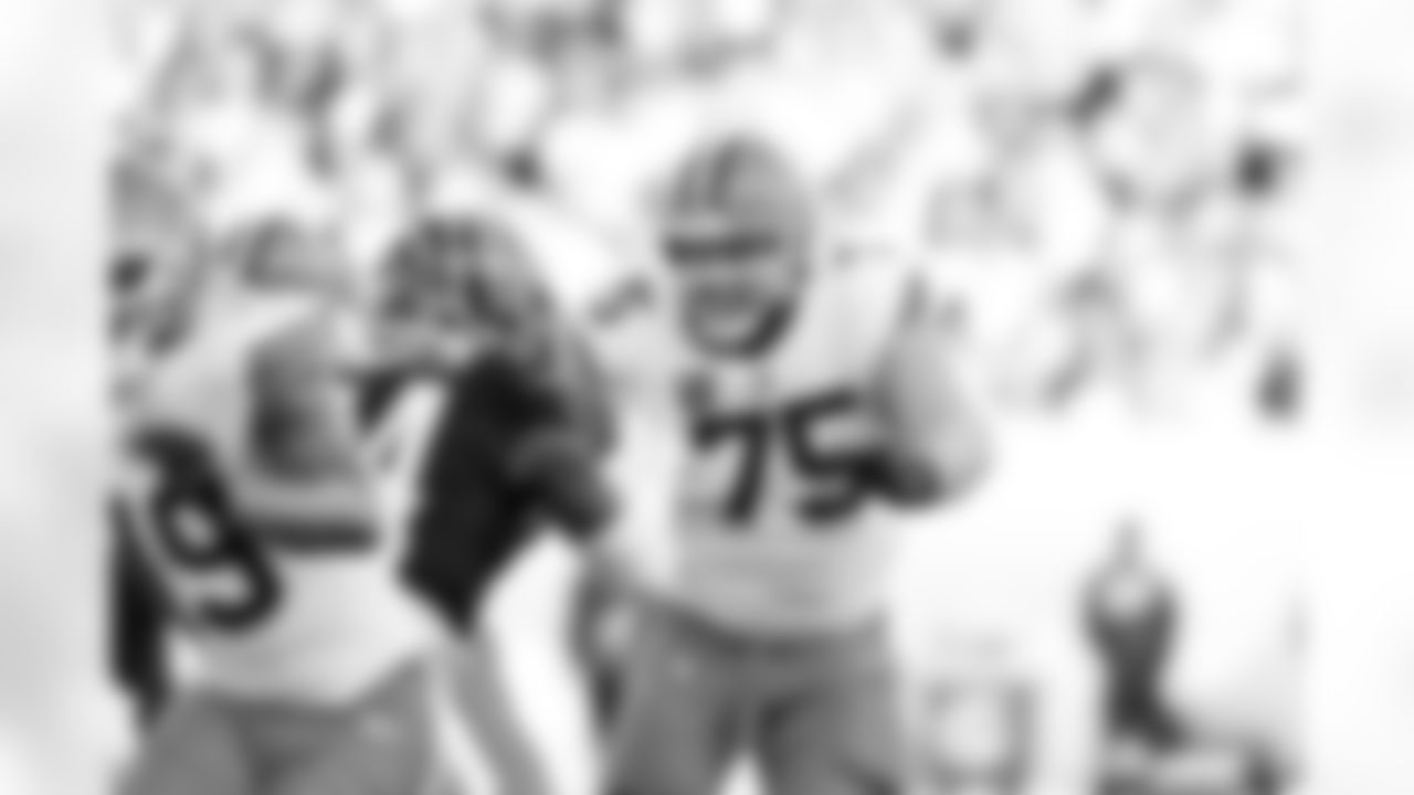 Offensive guard Joel Bitonio (75) during a NFL football game between the Cleveland Browns and Cincinnati Bengals on January 4, 2026 at Paycor Stadium.