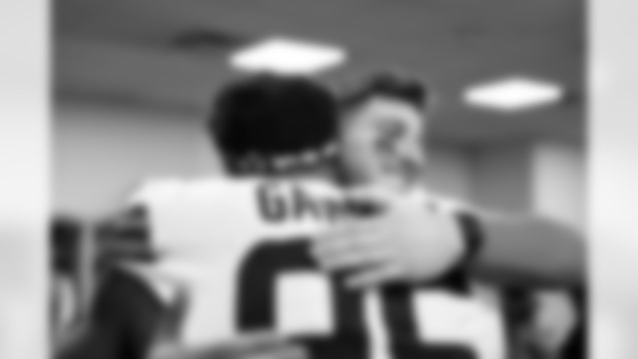 The Browns celebrate after a NFL football game between the Cleveland Browns and Cincinnati Bengals on January 4, 2026 at Paycor Stadium.